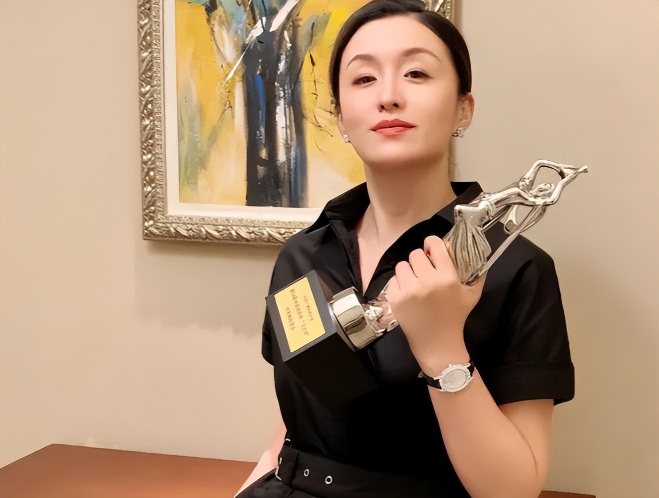开云体育官方网站-陪玩陪睡不够！集体开嫖、舔手指、目无王法，阴暗面彻底藏不住了