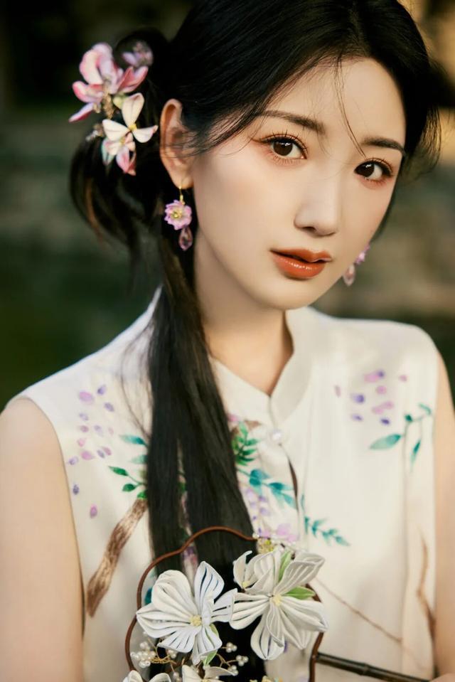 开云体育官方网站-演员毛晓彤凌晨从医美诊所离开引网友热议,其晒医院检测报告回应:作为一个从小爱吃面食的天津人,查出面粉不耐受可怎么办